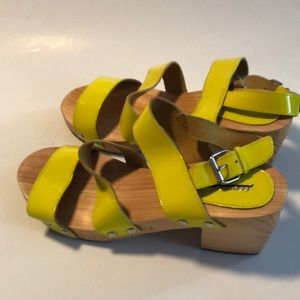Cooperative sandals lime sz 7